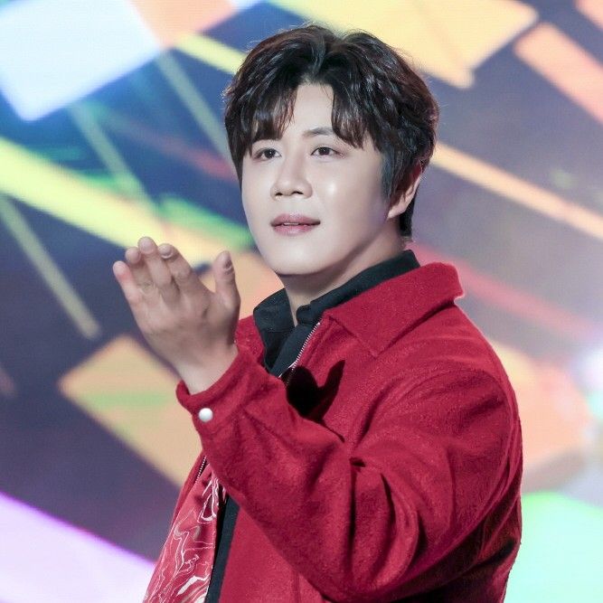 チン・ヘソンのビハインドカット