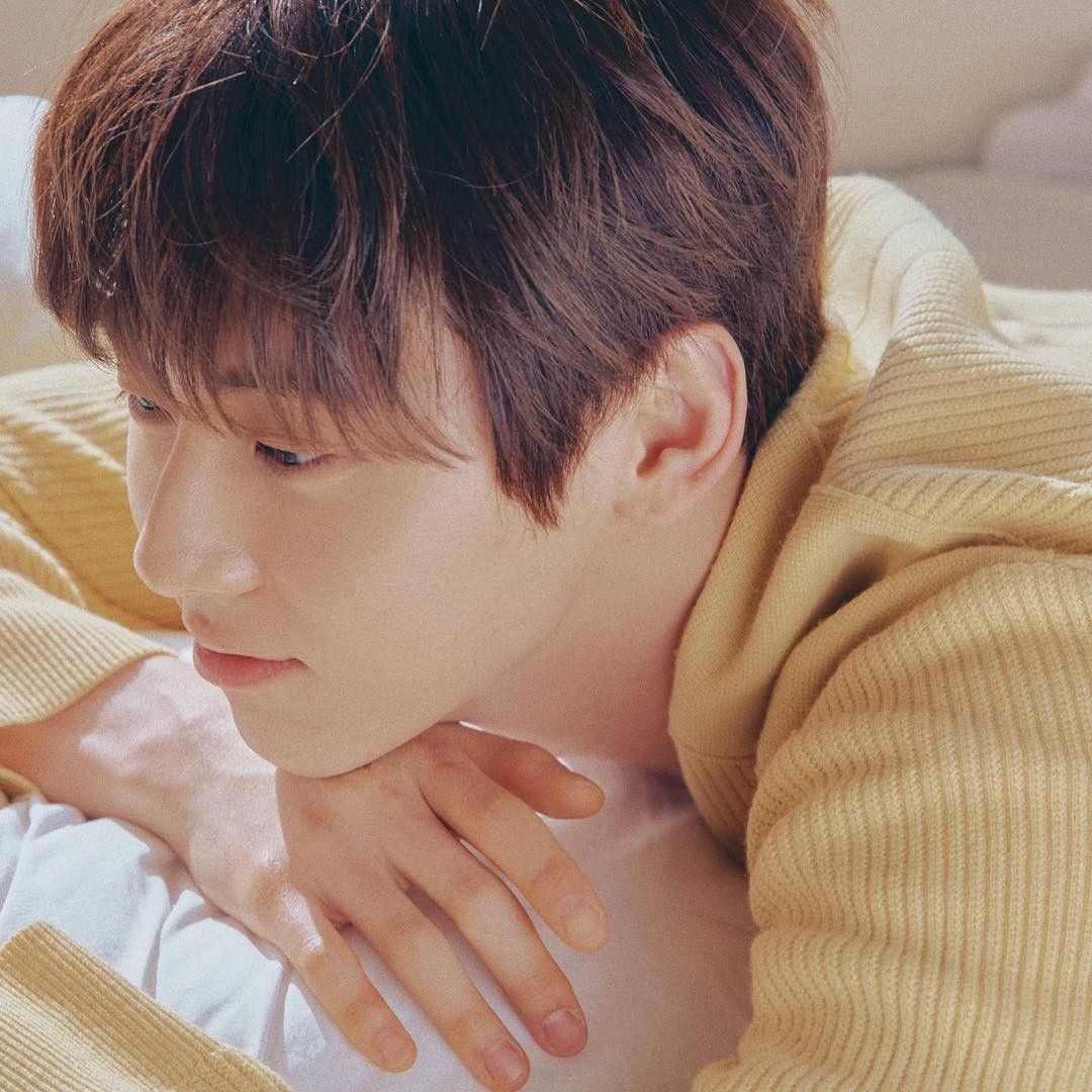 A moment captured by a fan of Hwang Minhyun