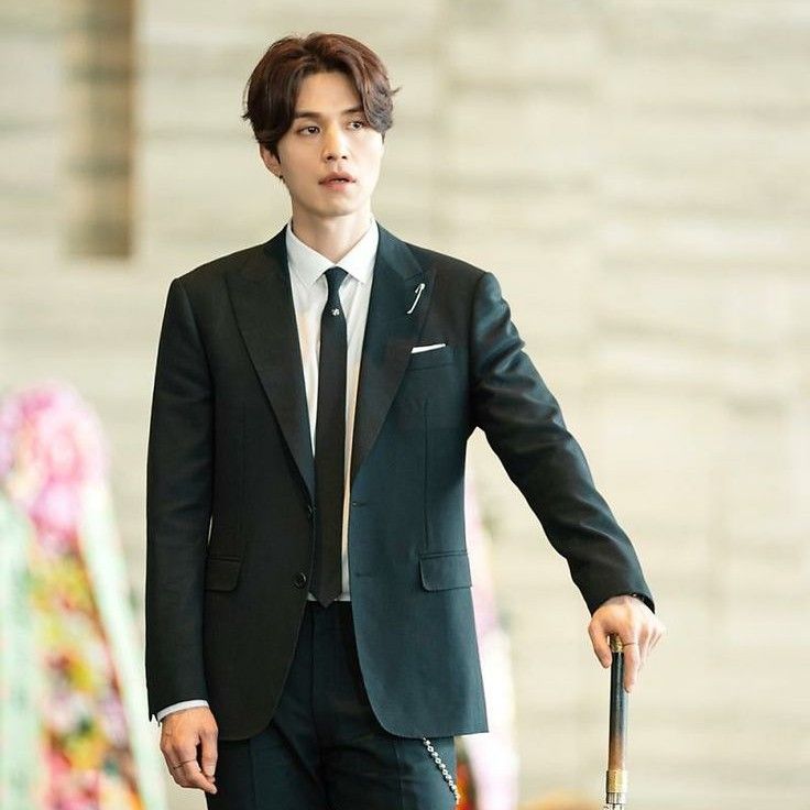 Behind-the-scenes cut of Lee Dongwook