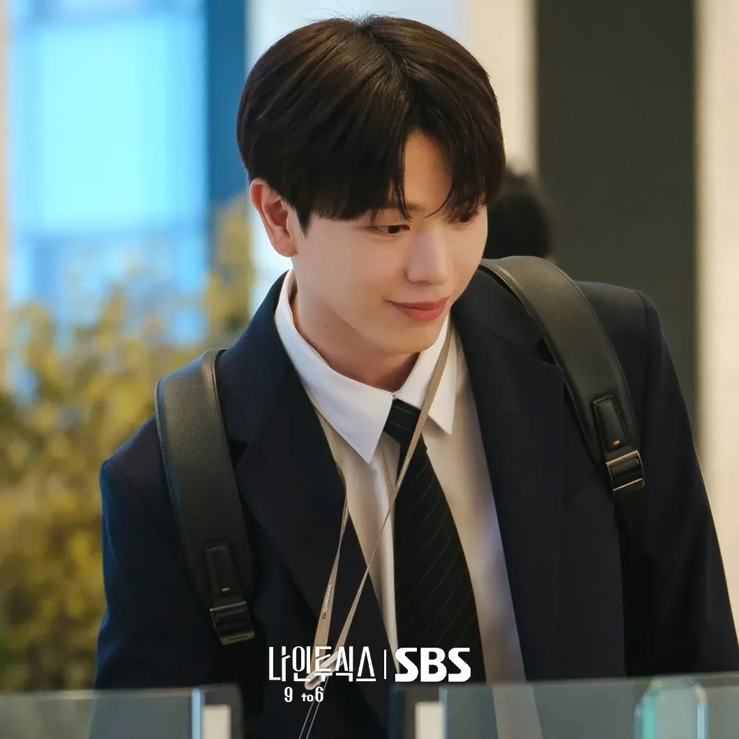 A moment captured by a fan of Yook Sungjae