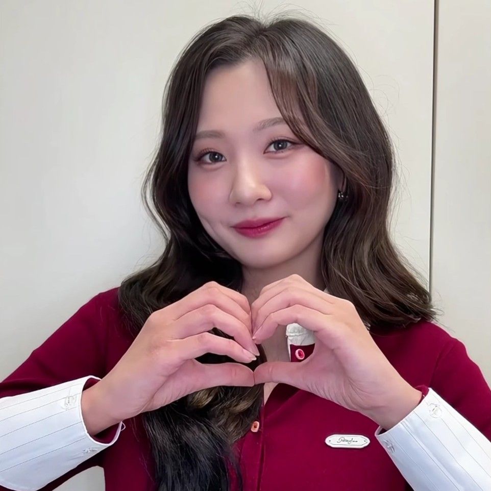 A moment captured by a fan of Bolbbalgan4