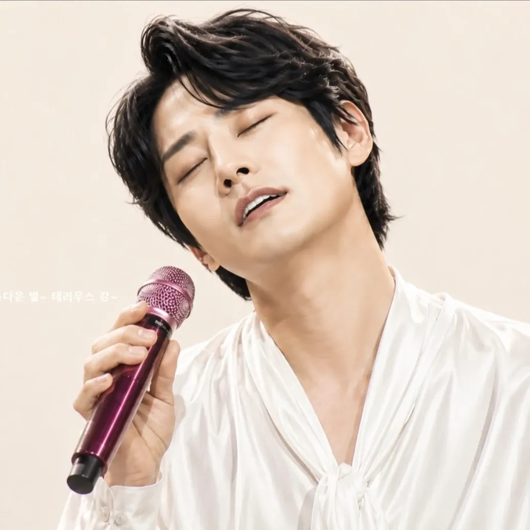 A moment captured by a fan of Kang Moonkyung