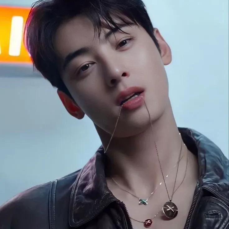 Latest photo of Cha Eunwoo