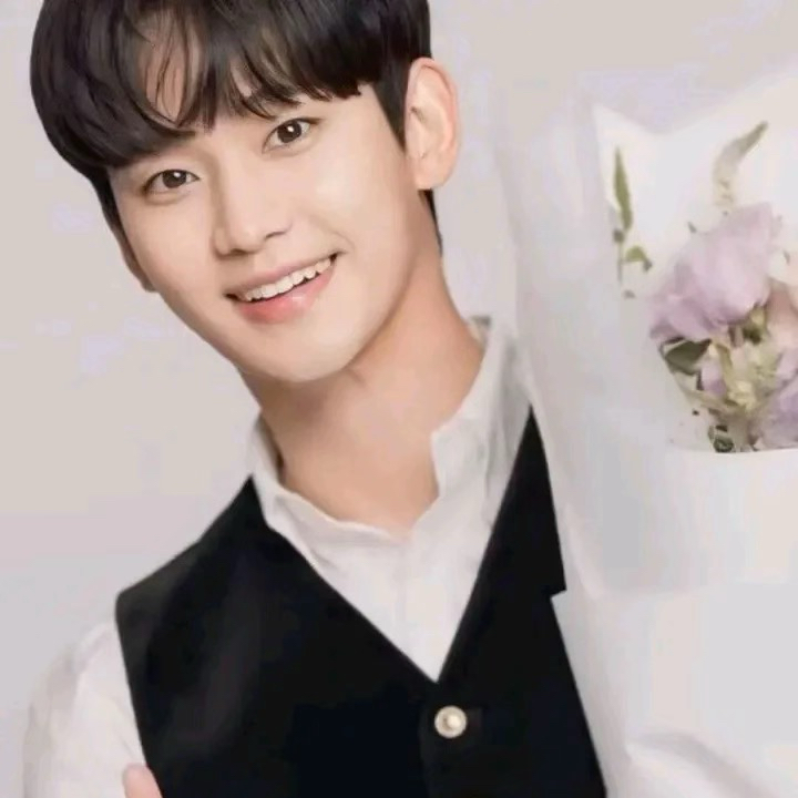 粉絲拍下的金秀賢瞬間