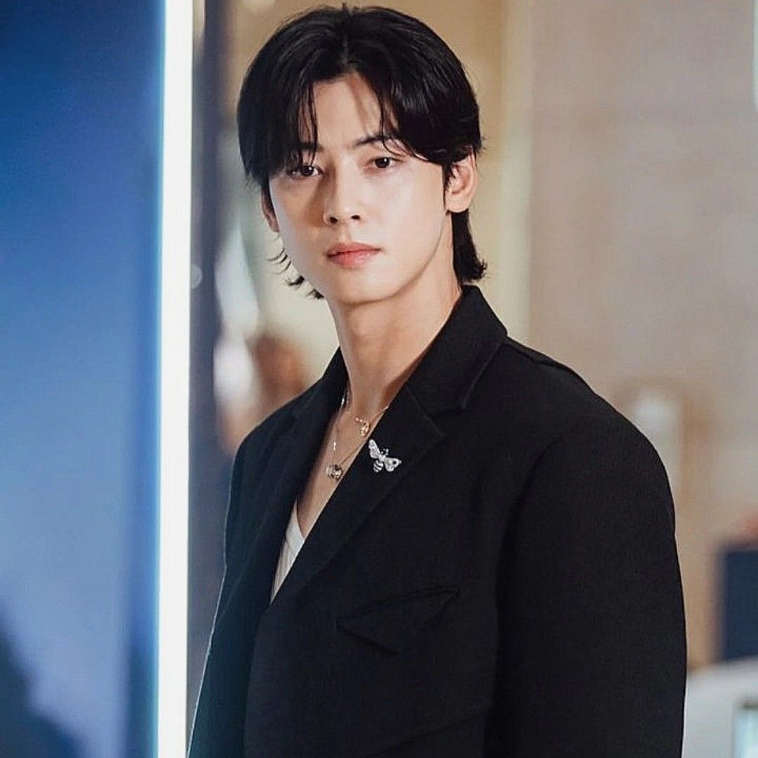 Behind-the-scenes cut of Cha Eunwoo