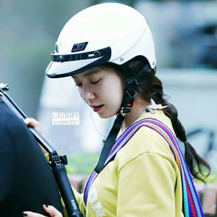 A moment captured by a fan of Song Jihyo