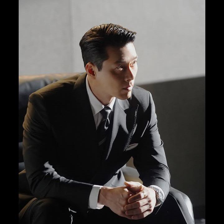 Momen yang diabadikan oleh penggemar Hyun Bin