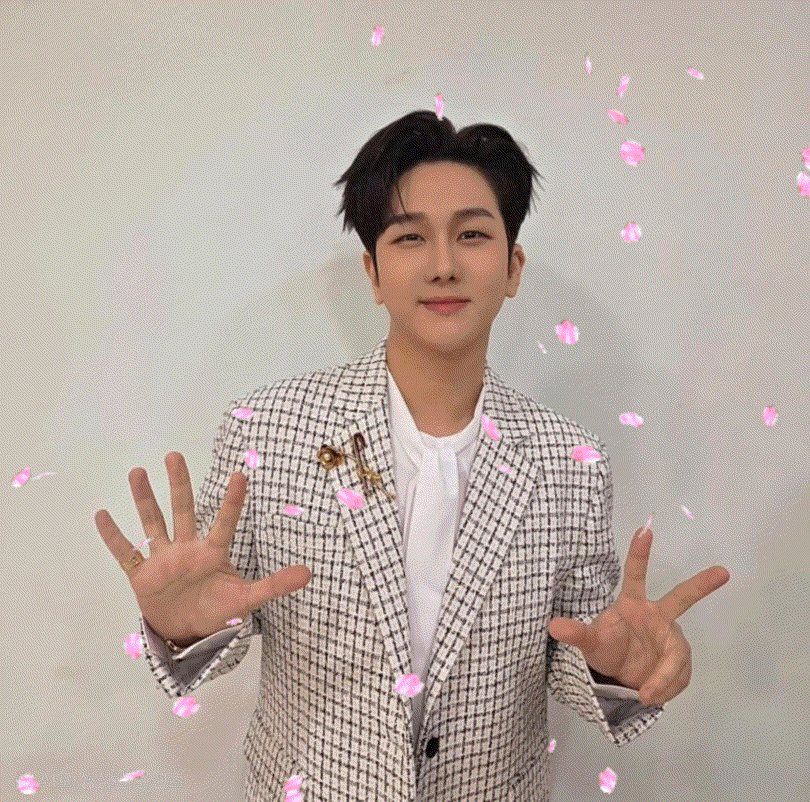 A moment captured by a fan of Kim Soochan