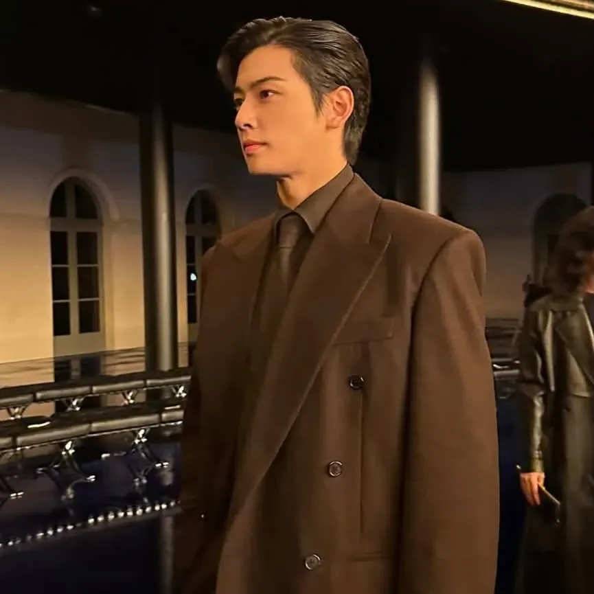Latest photo of Cha Eunwoo