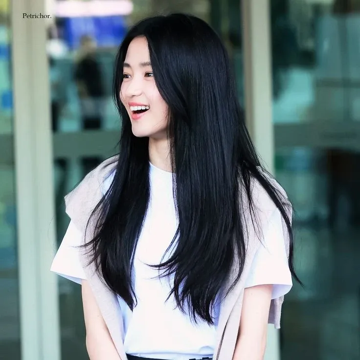 Behind-the-scenes cut of Kim Taeri