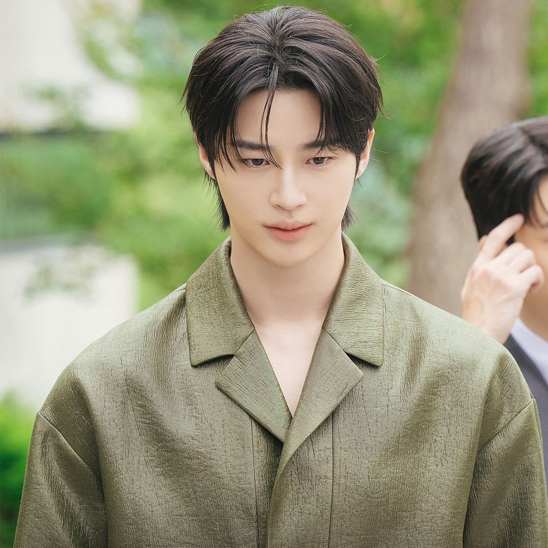 Recent activity shot of Byeon Wooseok