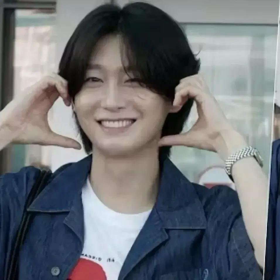 Latest photo of Kim Yongbin