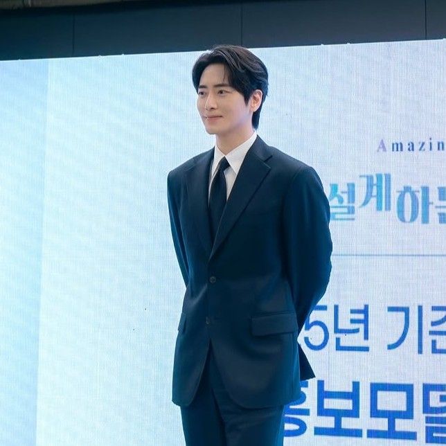 Behind-the-scenes cut of Lee Joonhyuk