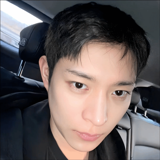 A moment captured by a fan of Kim Youngdae