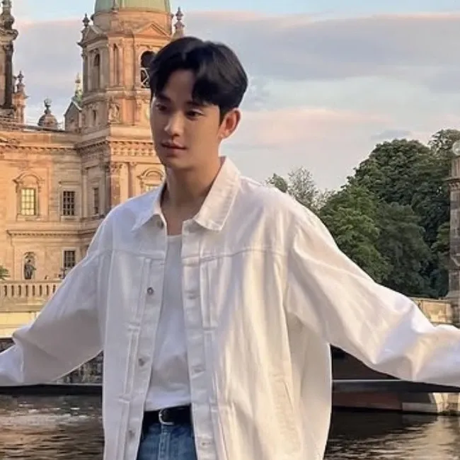 Recent activity shot of Kim Soohyun