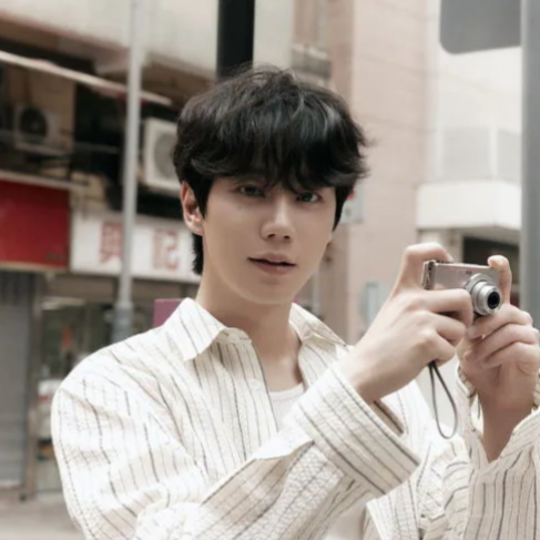 Behind-the-scenes cut of Lee Junyoung