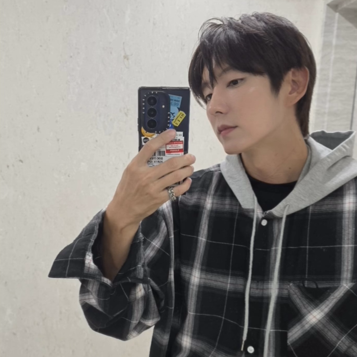 A moment captured by a fan of Lee Joongi