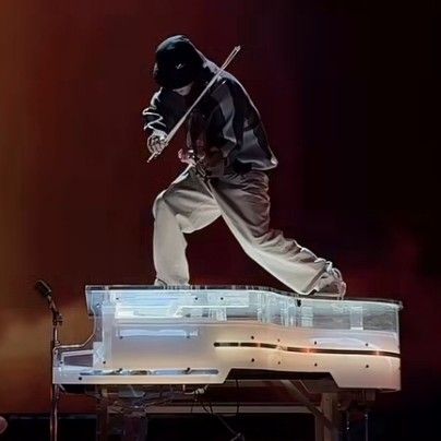 A moment captured by a fan of Henry