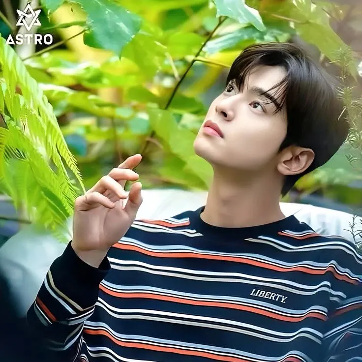 Behind-the-scenes cut of Cha Eunwoo