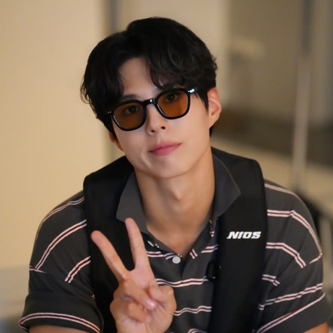 A moment captured by a fan of Park Bogum