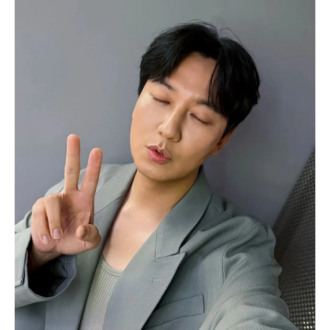Recent activity shot of Kim Namgil