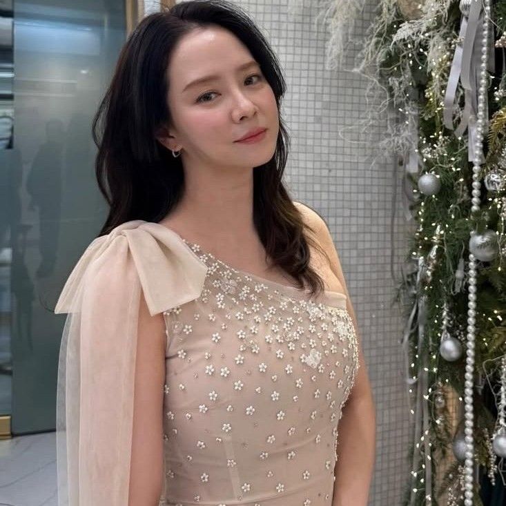 A moment captured by a fan of Song Jihyo