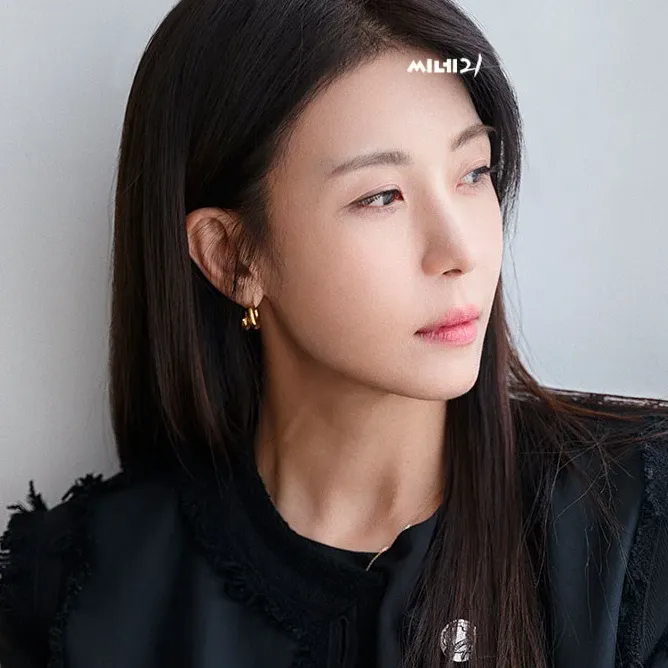 Behind-the-scenes cut of Ha Jiwon