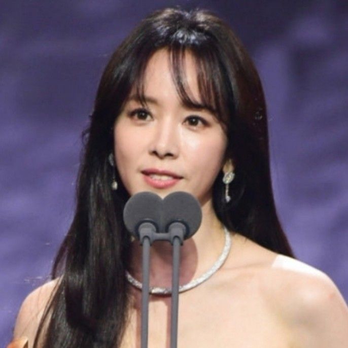 Behind-the-scenes cut of Han Jimin