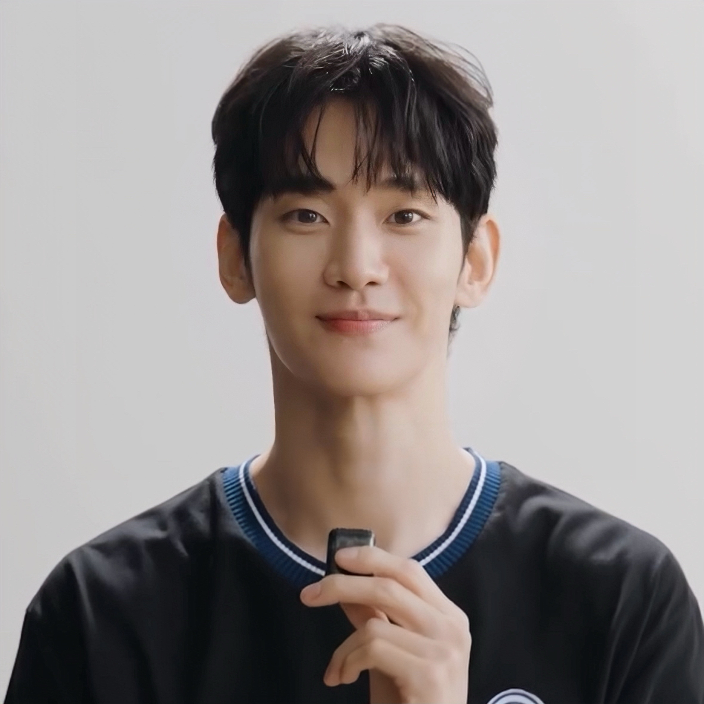 Behind-the-scenes cut of Kim Soohyun