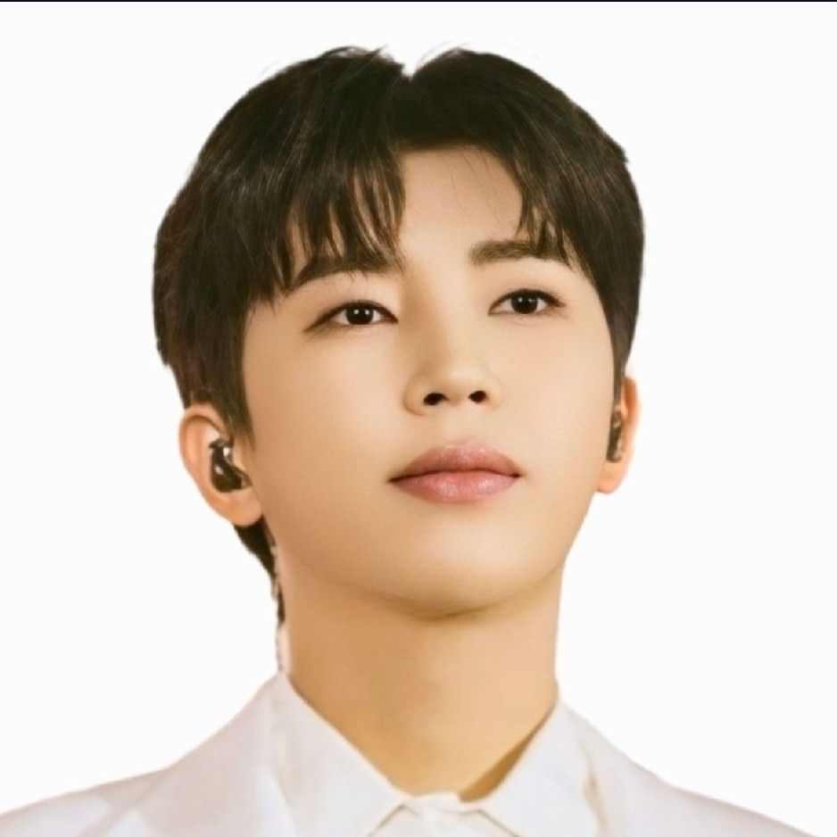 Behind-the-scenes cut of Lim Youngwoong