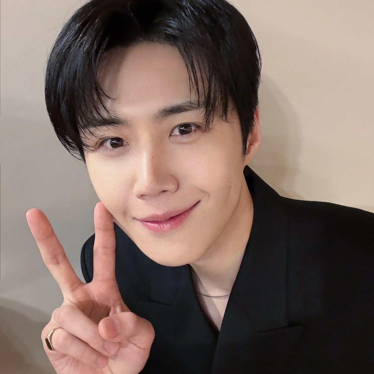 Behind-the-scenes cut of Kim Seonho