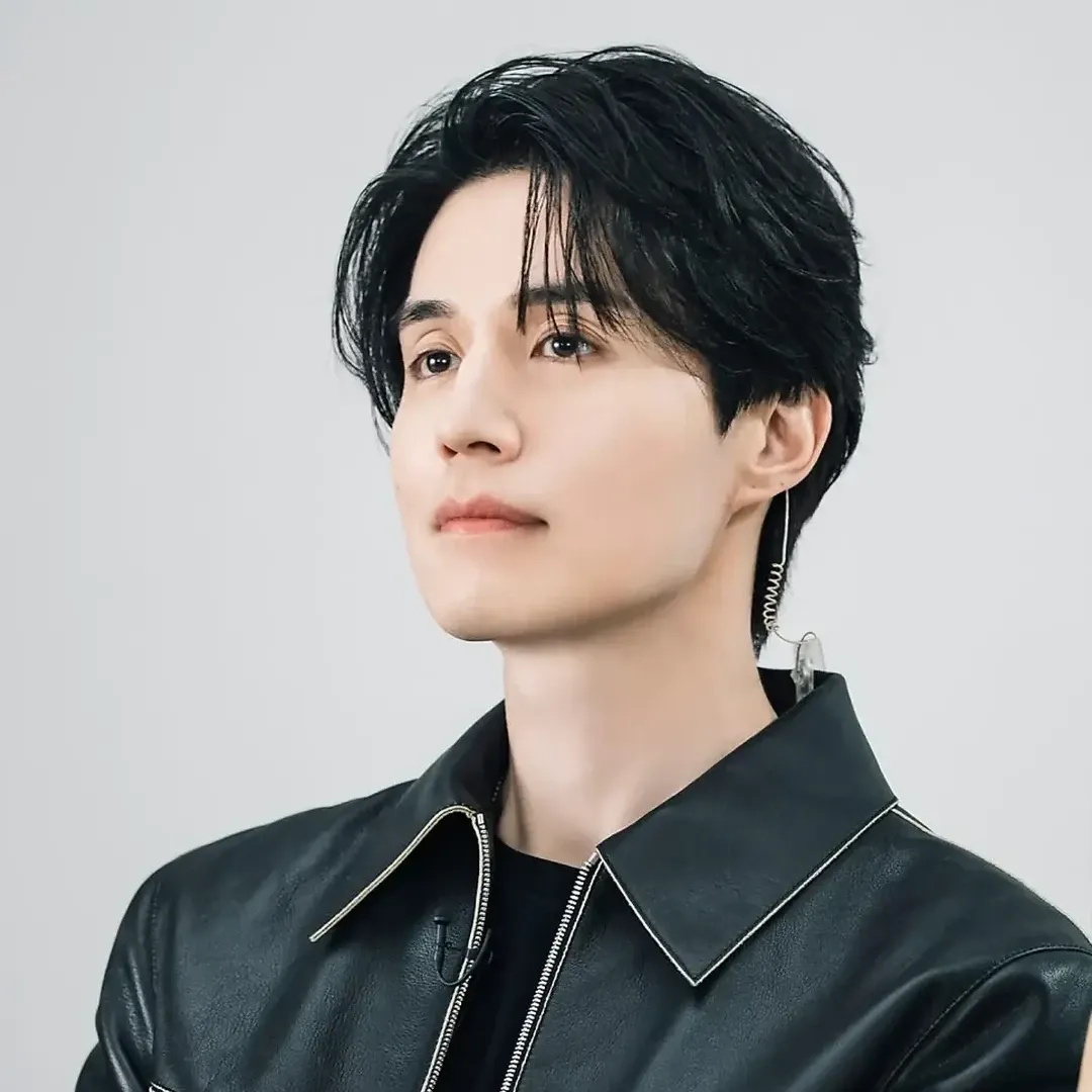 Behind-the-scenes cut of Lee Dongwook