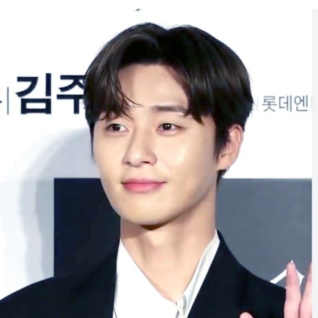 A moment captured by a fan of Park Seojoon