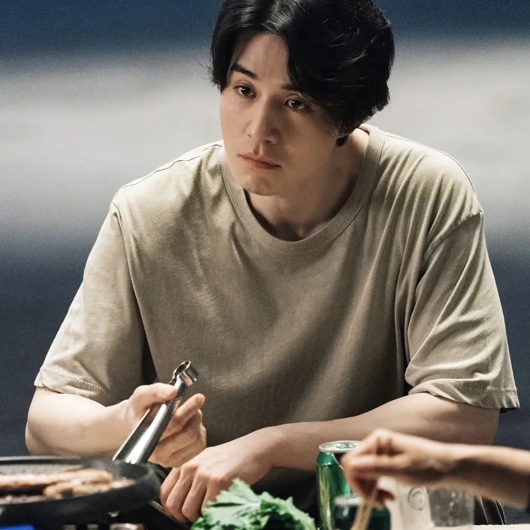 Recent activity shot of Lee Dongwook