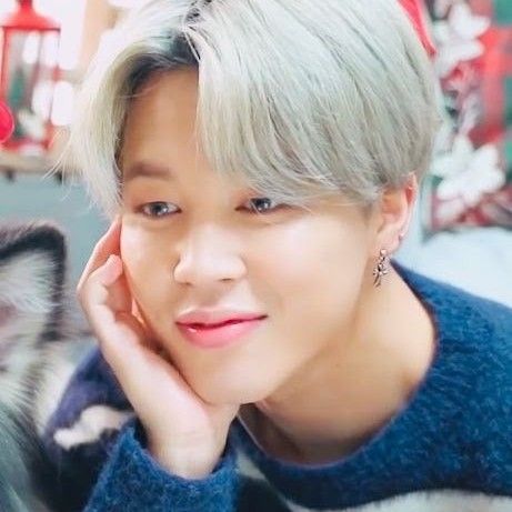 Behind-the-scenes cut of Ha Jimin