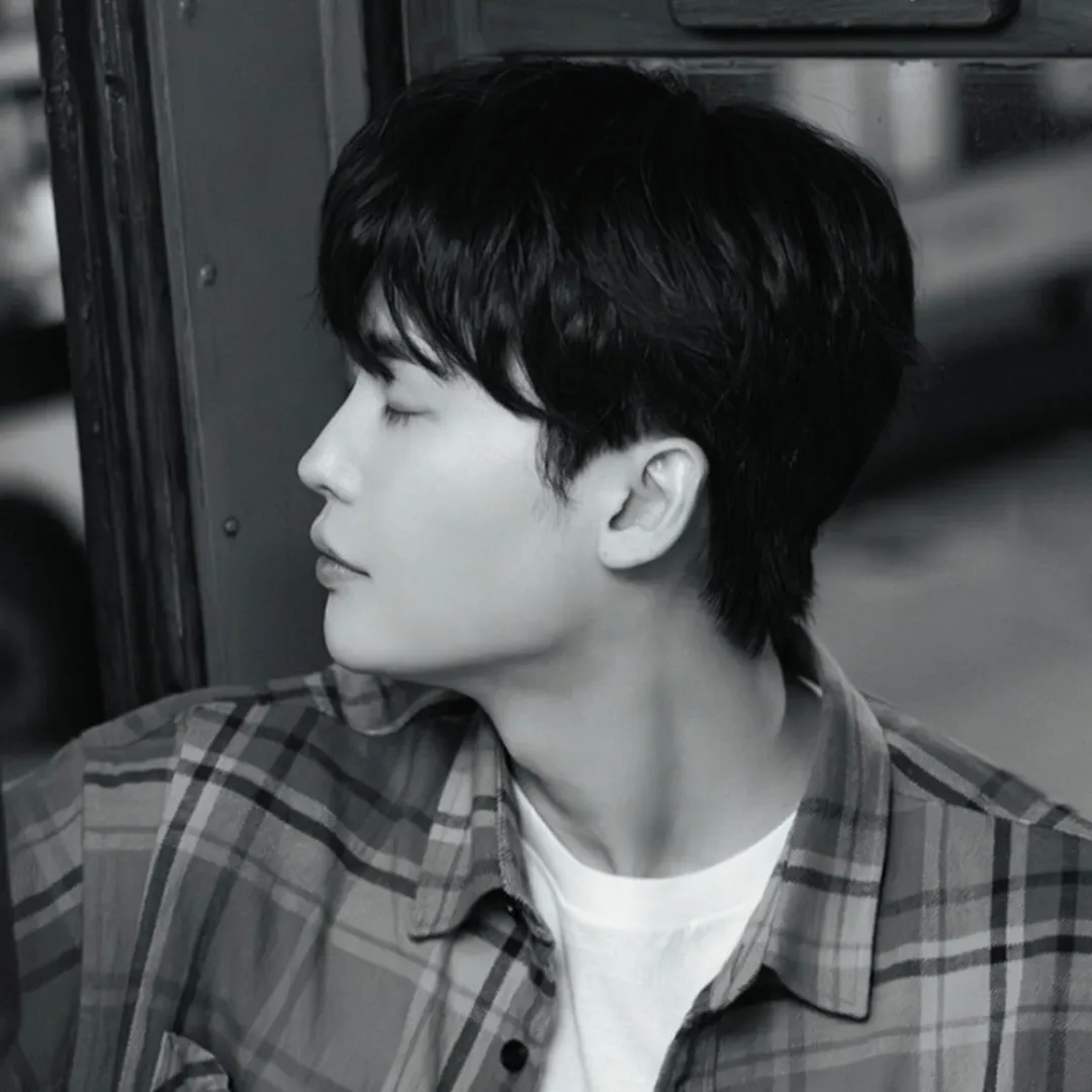Latest photo of Lee Jongsuk