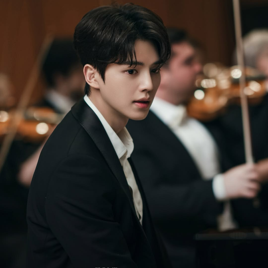 A moment captured by a fan of Song Kang