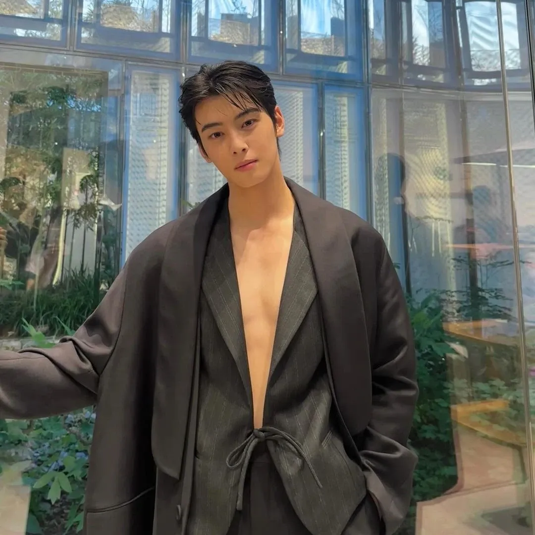 Recent activity shot of Cha Eunwoo
