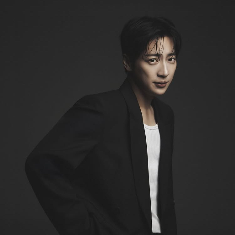 Recent activity shot of Lee Sangyeob
