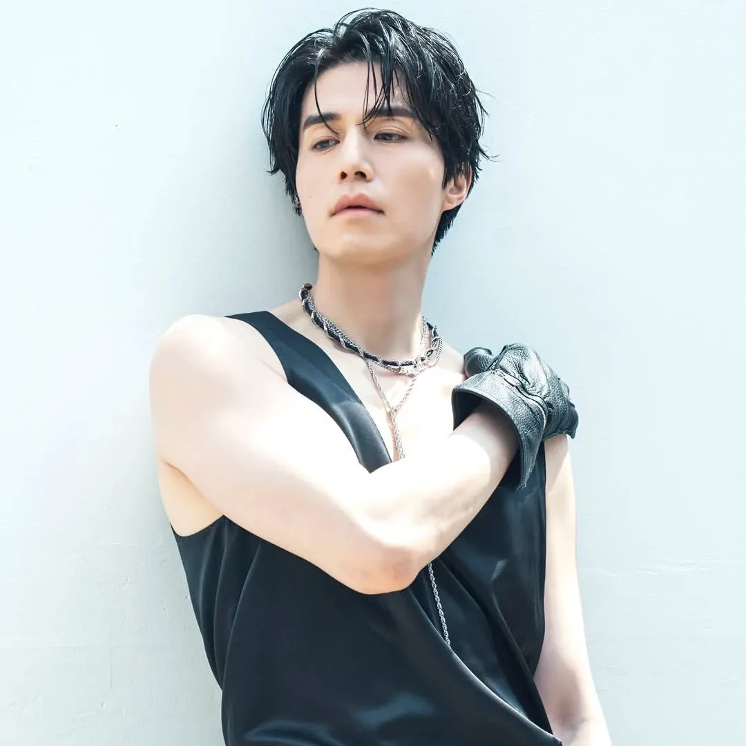 A moment captured by a fan of Lee Dongwook