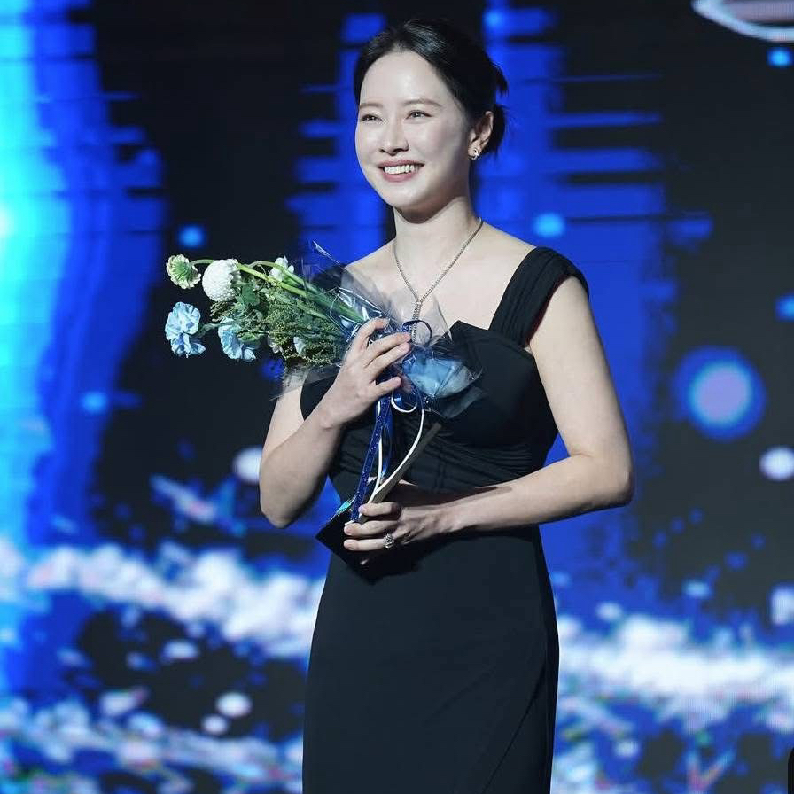 Recent activity shot of Song Jihyo