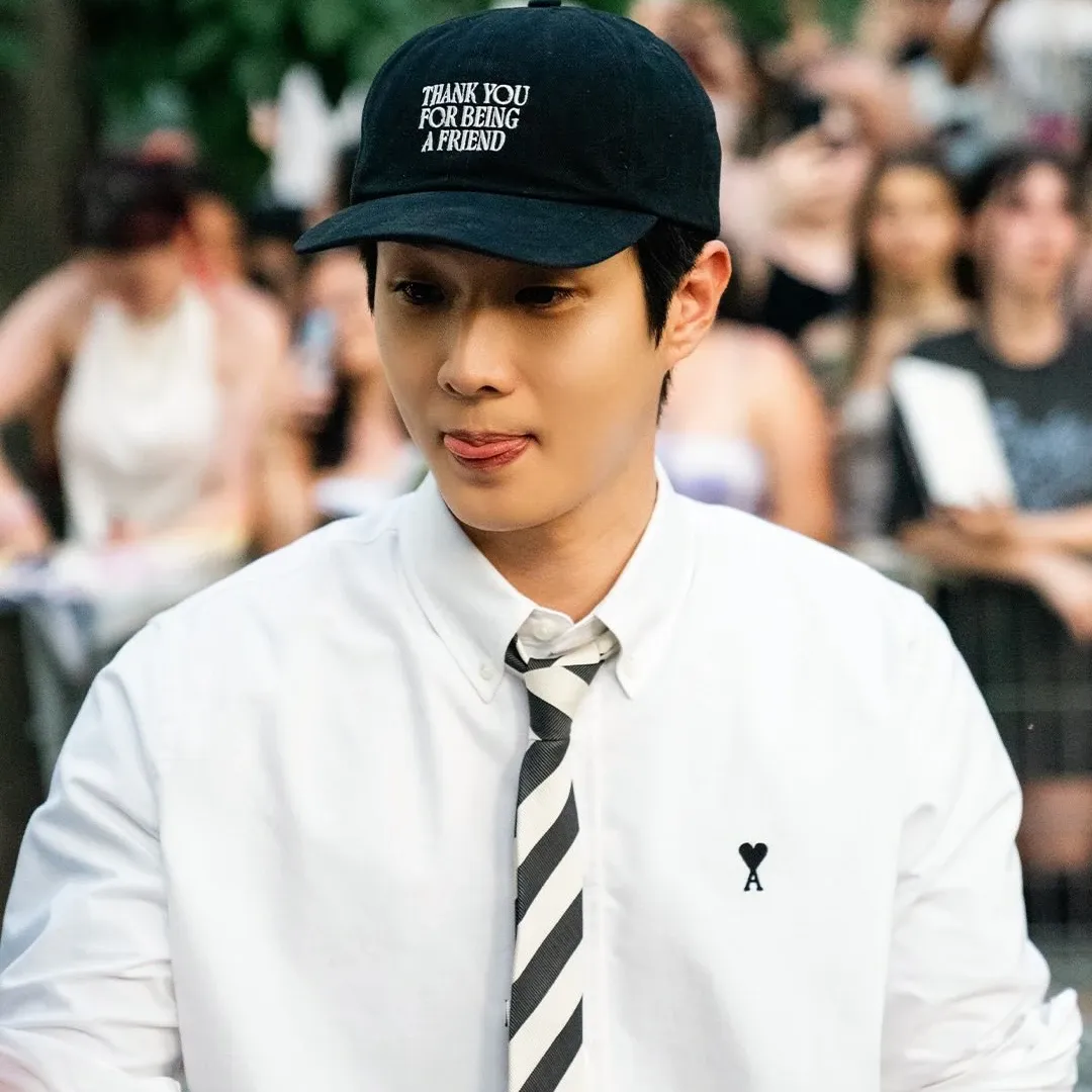 A moment captured by a fan of Choi Wooshik