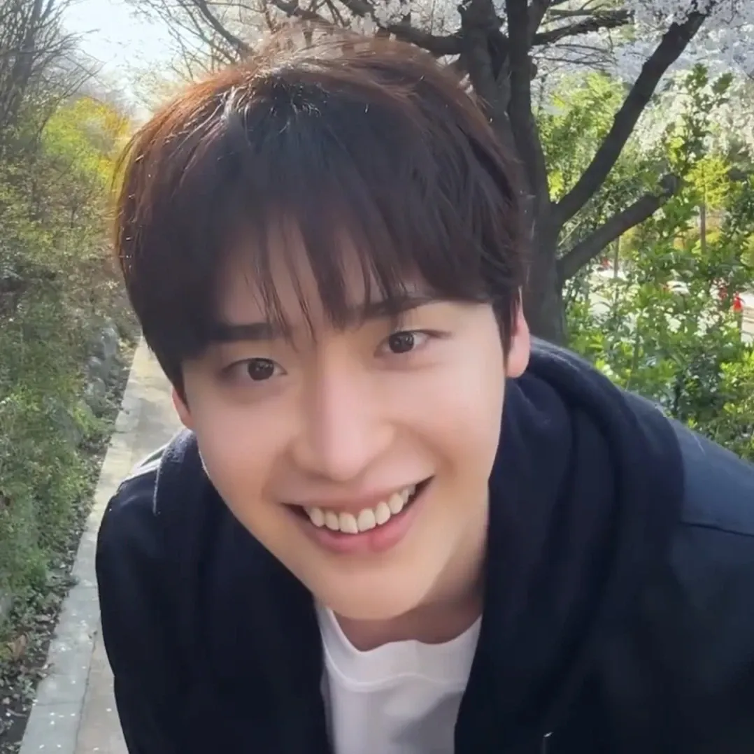 Recent activity shot of Lee Jongsuk