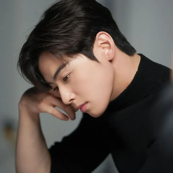 A moment captured by a fan of Cha Eunwoo