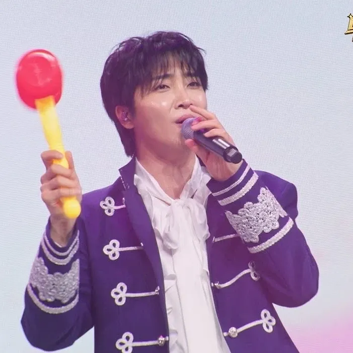 A moment captured by a fan of Hwang Yunsung
