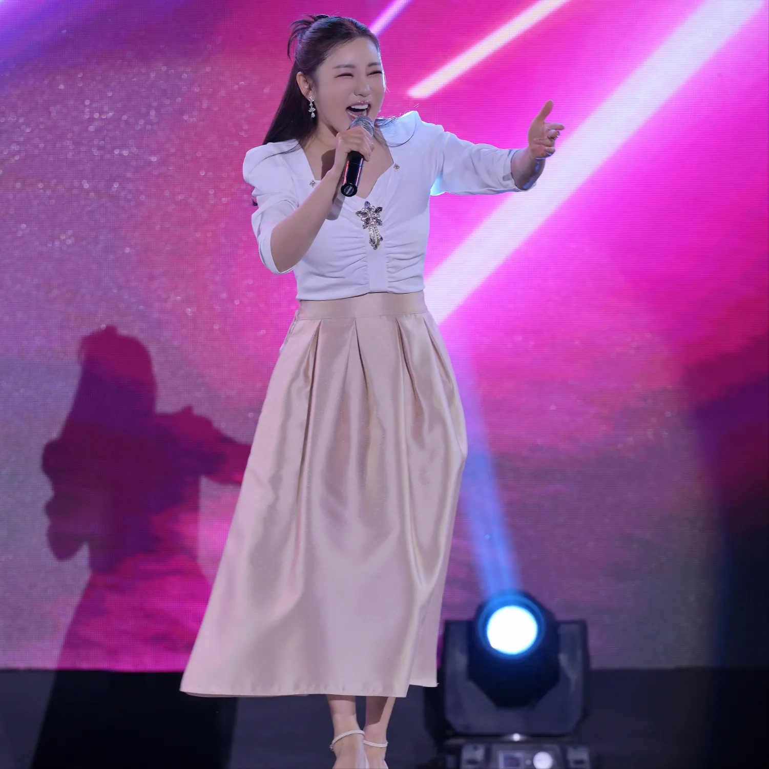Foto kegiatan terbaru dari Song Gain