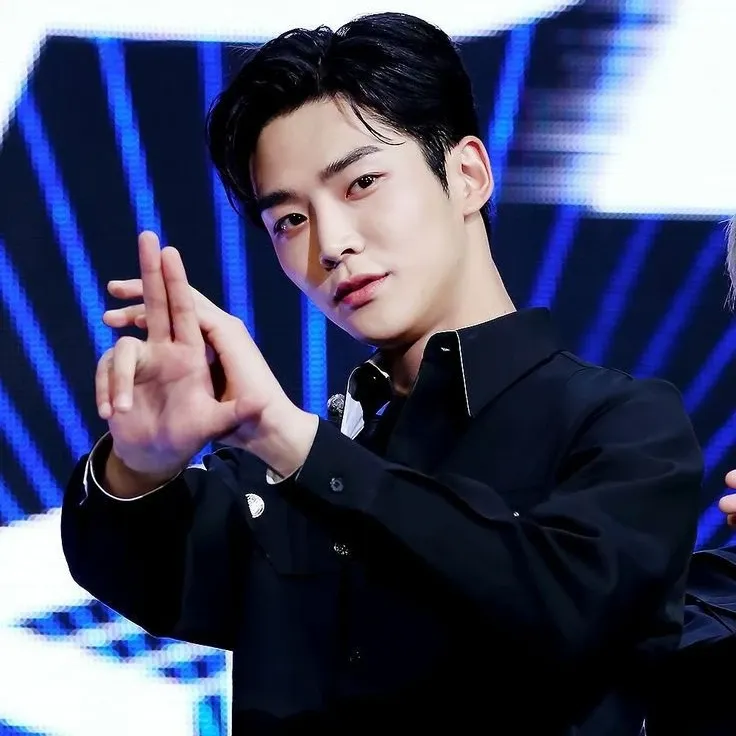 Foto terbaru dari Rowoon