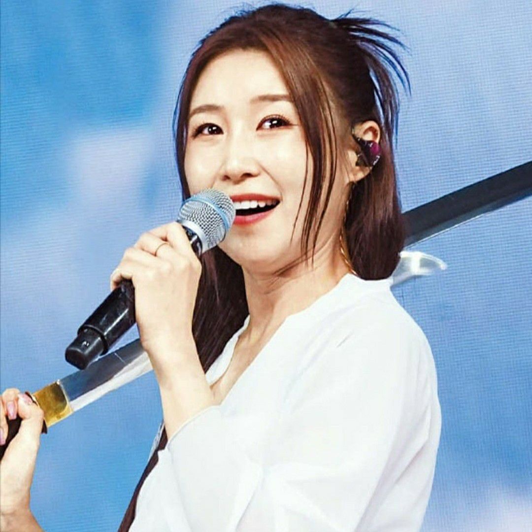 Latest photo of Lee Sona