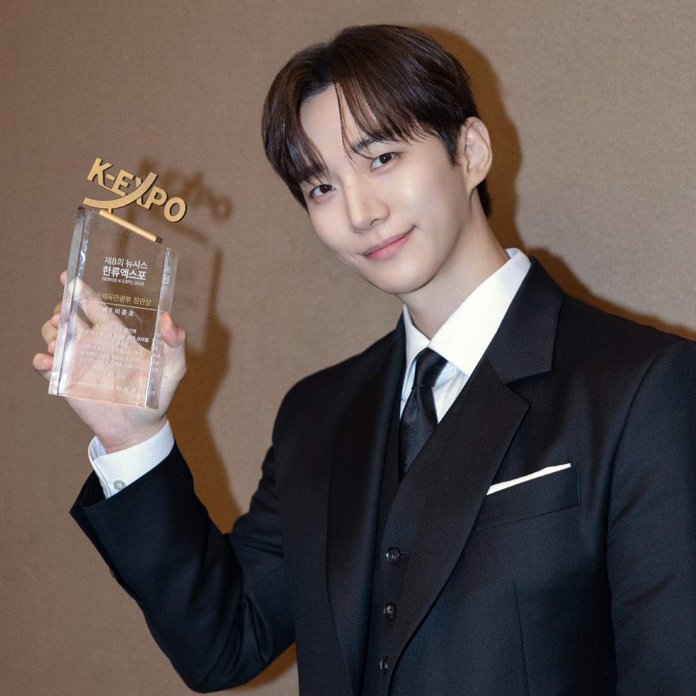 Cuplikan di balik layar dari Lee Junho