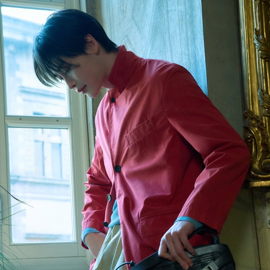 A moment captured by a fan of Lee Jongsuk